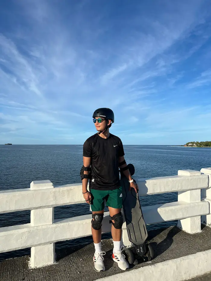 eSk8 rider on Catangnan bridge, Siargao